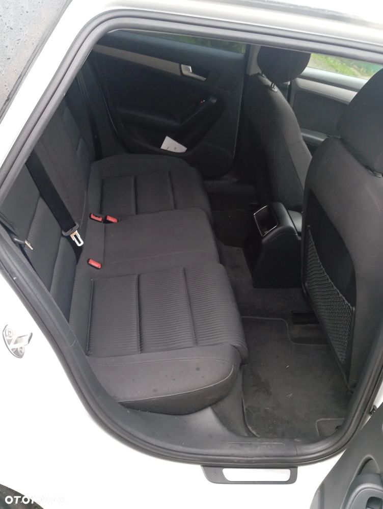 Audi A4 Avant 2.0 TDI DPF quattro S tronic Attraction - 9