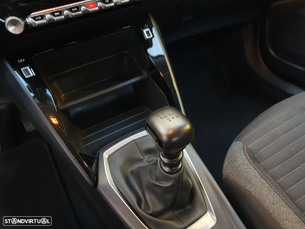 Peugeot 2008 1.2 PureTech Active Pack - 12