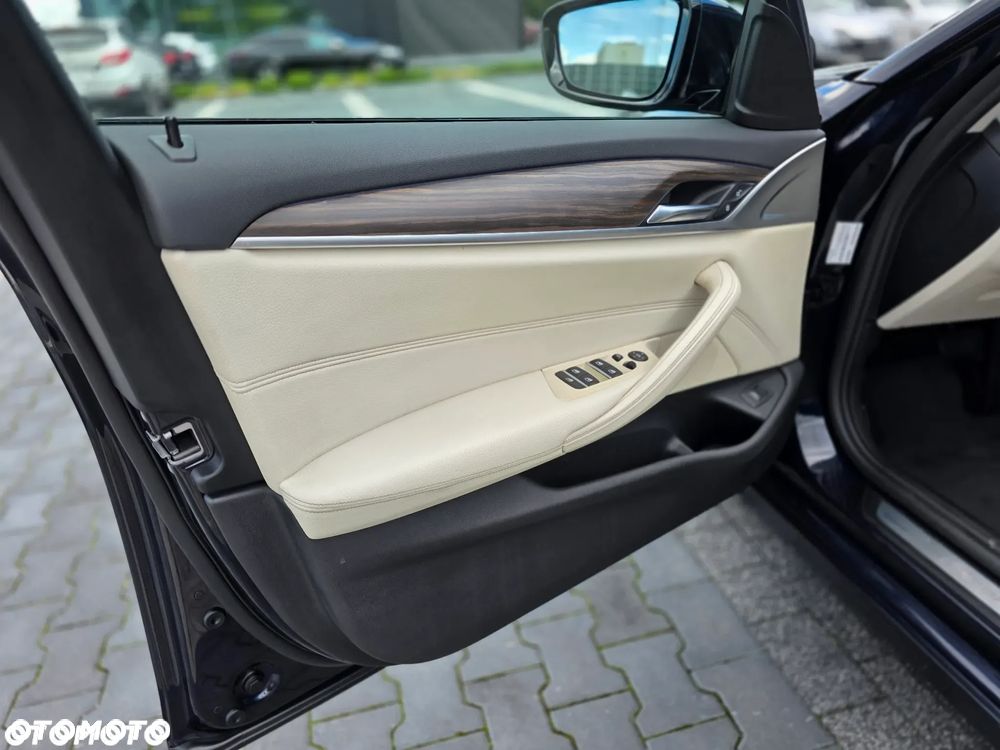 BMW Seria 5 520d Sport Line sport - 35