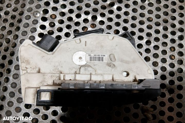 Broasca usa fata dreapta 5N1837016A 5N1837016A Volkswagen VW Passat C - 1