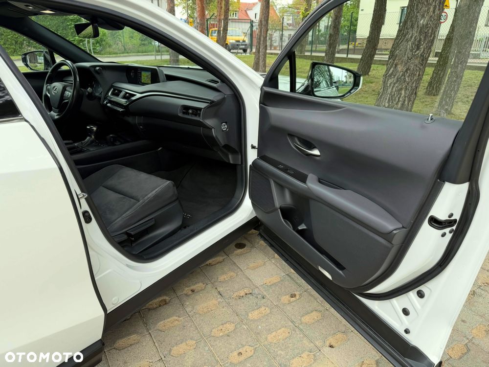Lexus UX 250h Elegance 2WD - 25