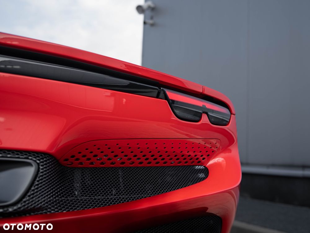 Ferrari 296 GTS - 12