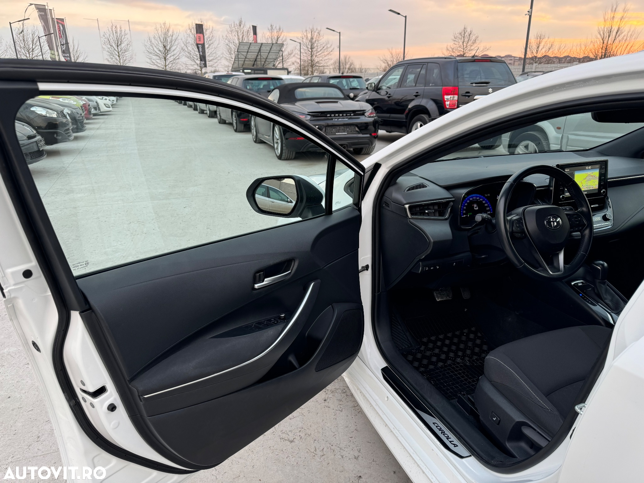 Toyota Corolla 1.8 Hybrid Comfort - 9
