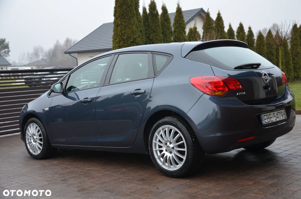 Opel Astra 1.6 150 Jahre - 6