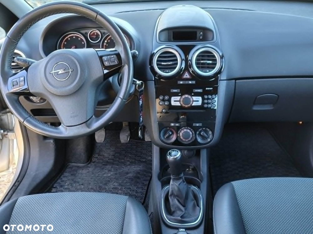 Opel Corsa 1.2 16V Cosmo - 7