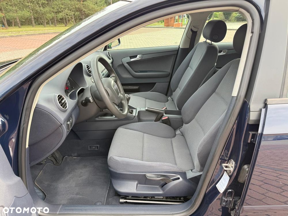 Audi A3 Sportback 1.6 FSI Ambiente - 14