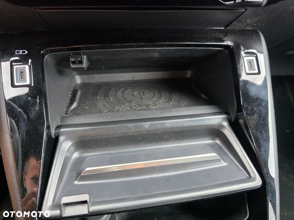 Peugeot 2008 Hybrid 145 e-DSC Allure - 25