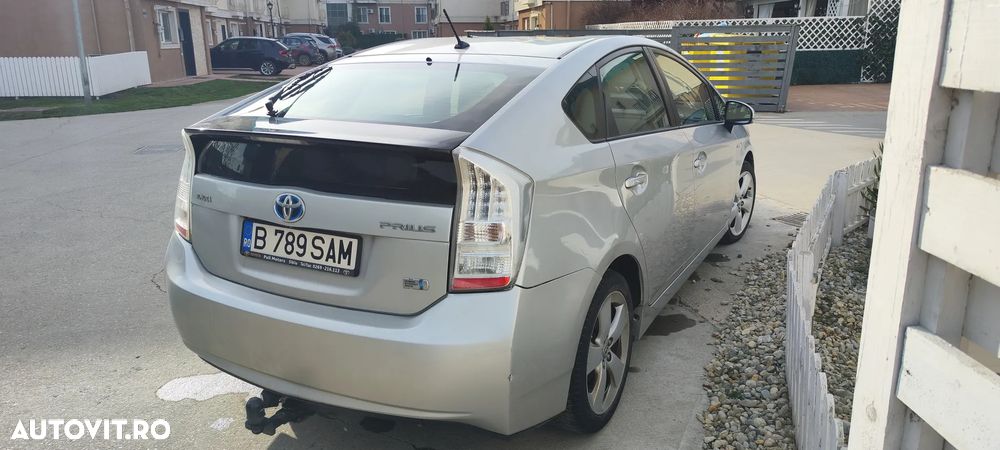 Toyota Prius (Hybrid) Luna - 2