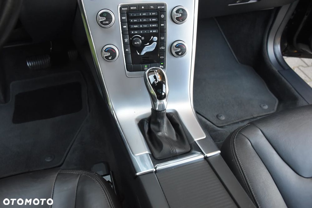 Volvo XC 60 D3 Geartronic Summum - 20