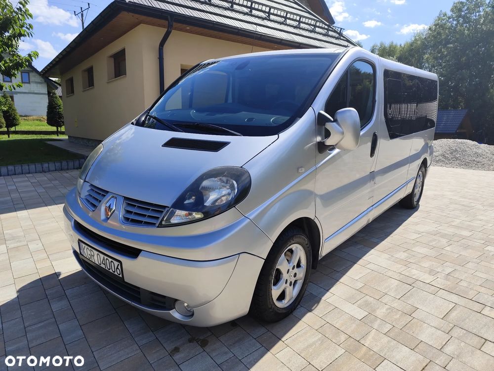 Renault Trafic Grand Passenger Black Edition - 1