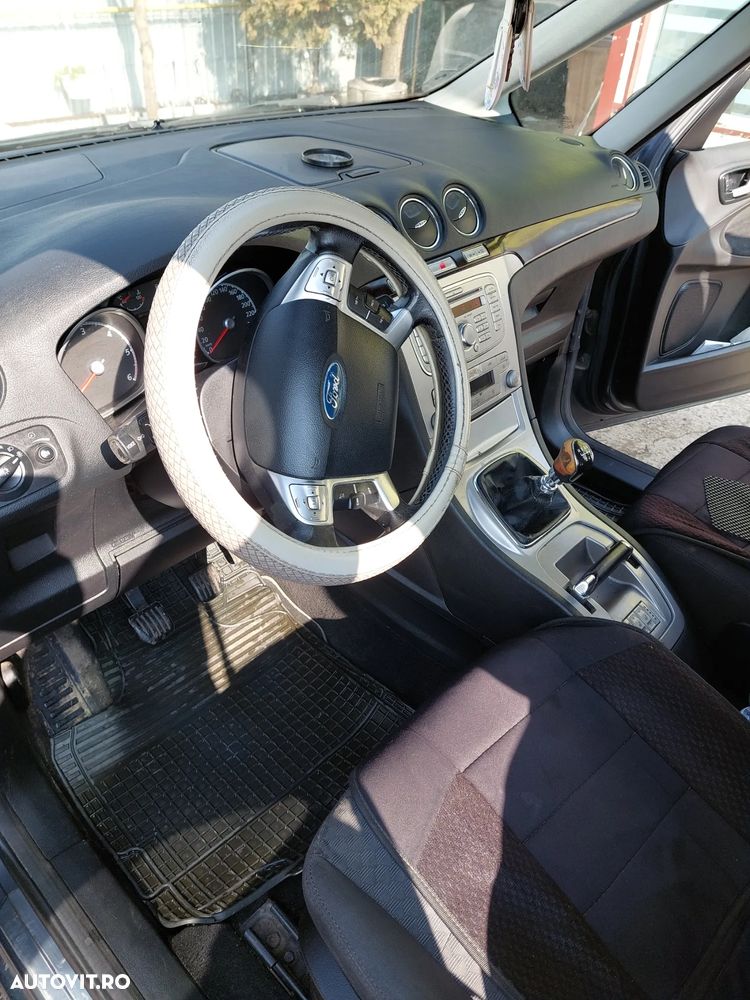 Ford Galaxy 2.0 TDCi Ghia - 8