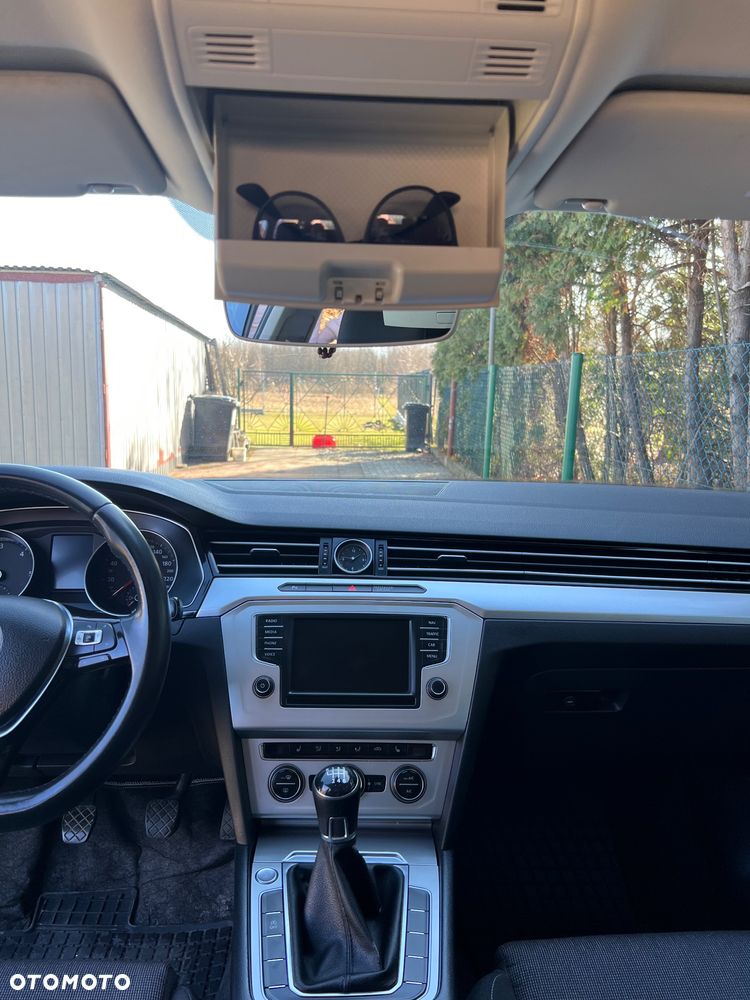 Volkswagen Passat 2.0 TDI (BlueMotion Technology) Comfortline - 24