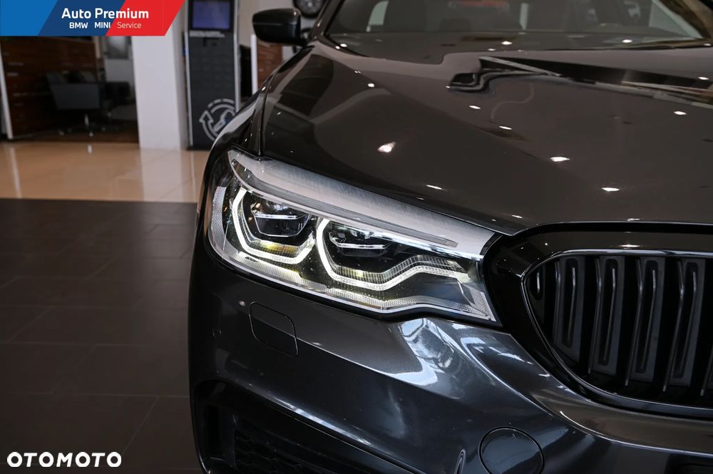 BMW Seria 5 520d xDrive - 23