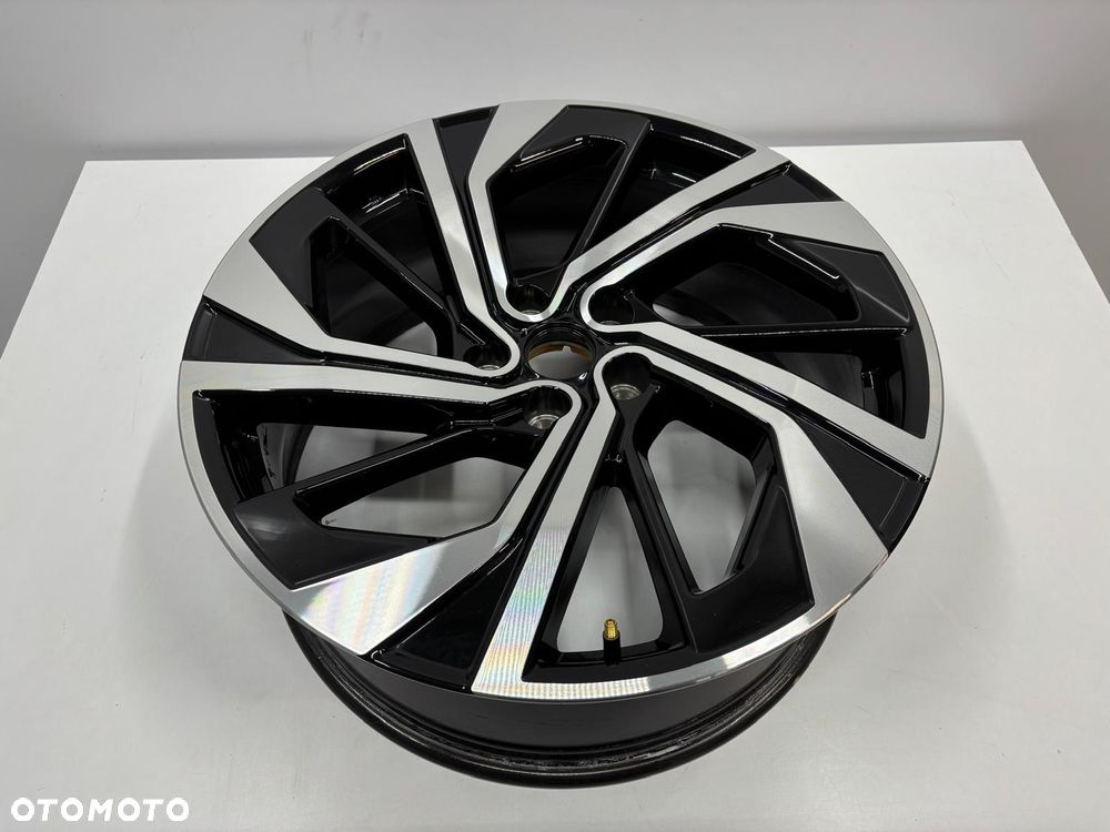 Nissan Qashqai J12 Felga 8J 20” ET40 5x114.3 - 7