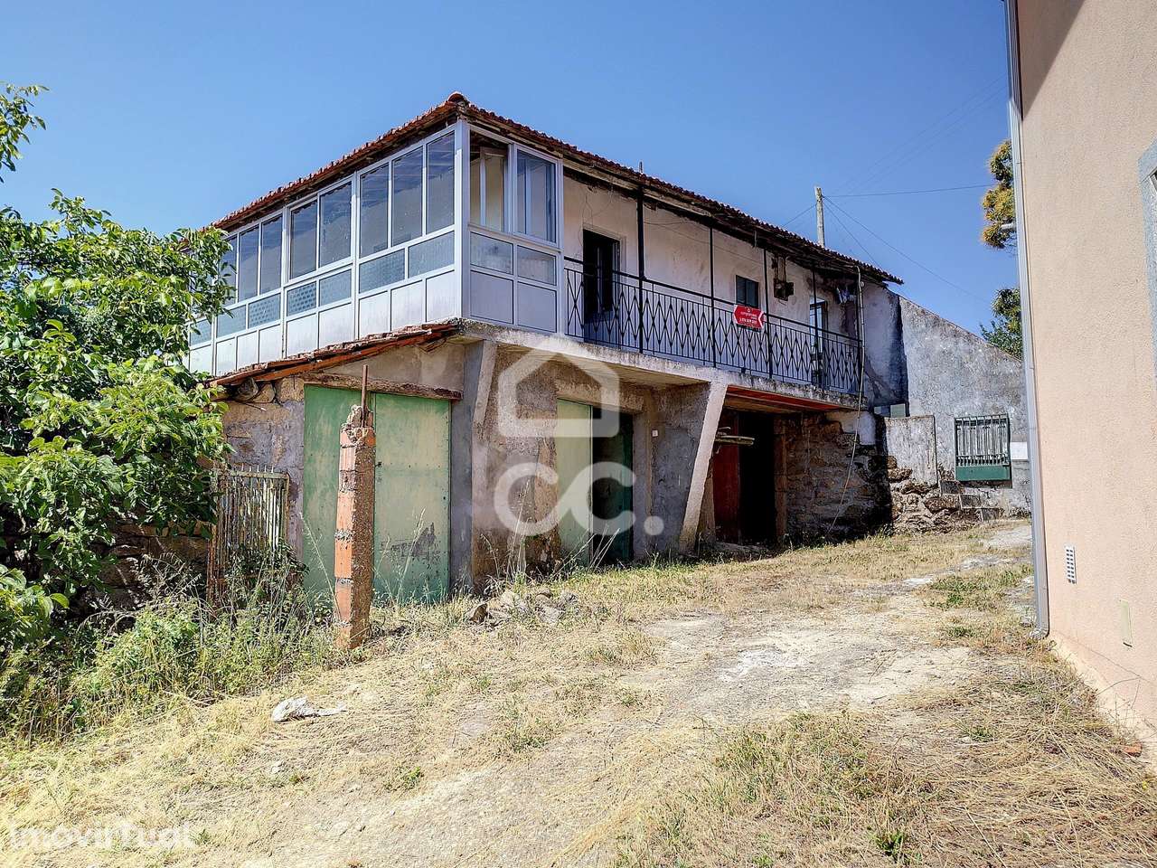 Moradia de aldeia V5 para recuperar com jardim e garagem - Grande imagem: 3/31