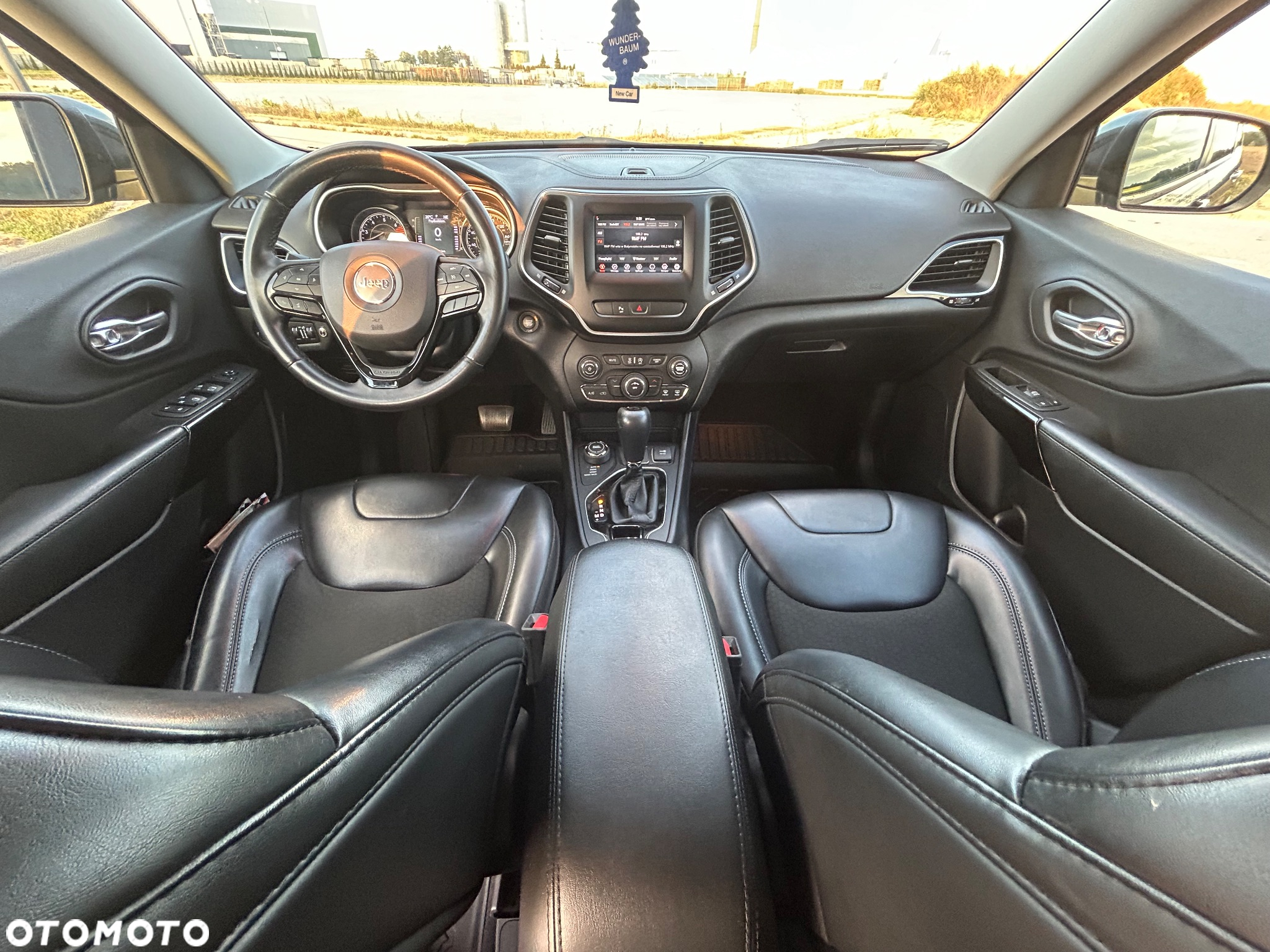 Jeep Cherokee - 16