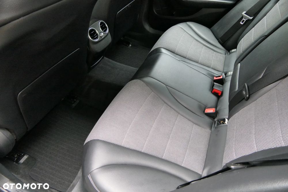 Mercedes-Benz Klasa C 180 (BlueEFFICIENCY) - 20