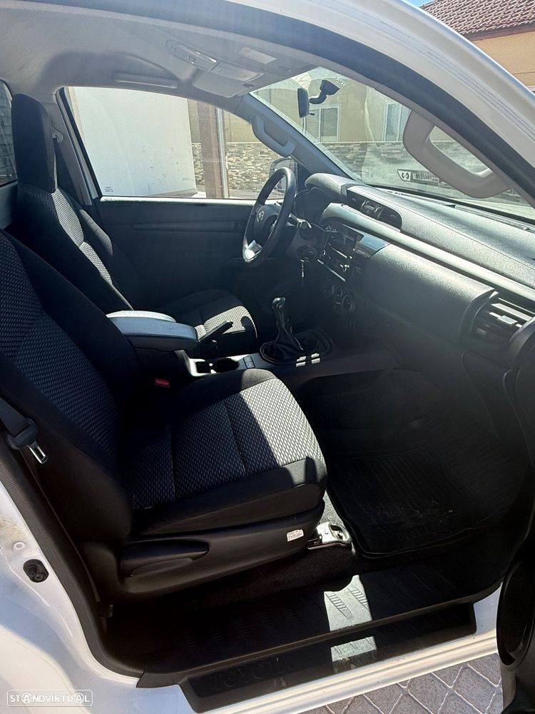 Toyota Hilux 2.4 D-4D 2WD CE CM - 14