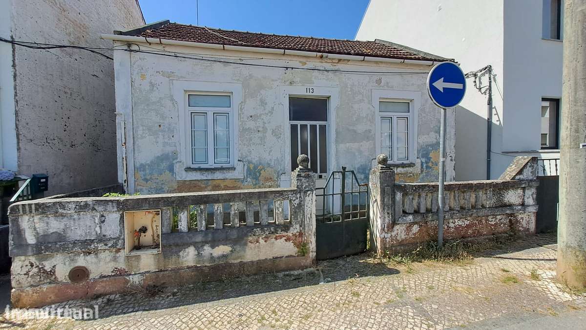Moradia T3 - Bairro Norton de Matos - Com Projeto Aprovado - Grande imagem: 2/25