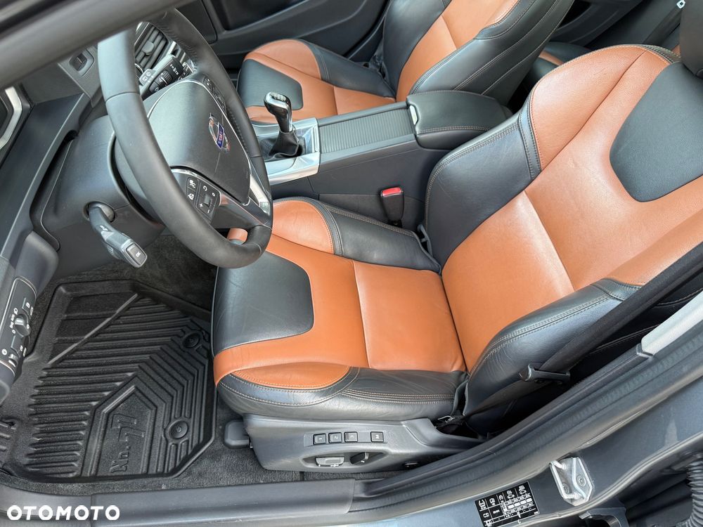 Volvo V60 Cross Country D4 Drive-E Summum - 32