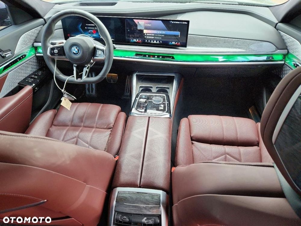 BMW i7 - 7