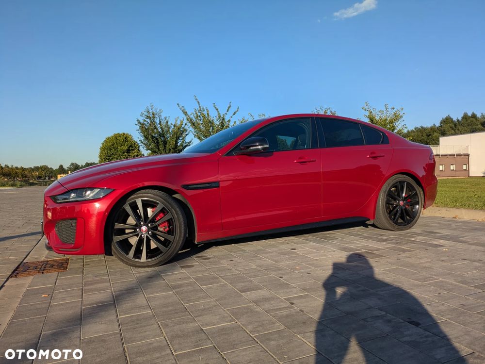 Jaguar XE 2.0 P250 R-Dynamic Black - 1