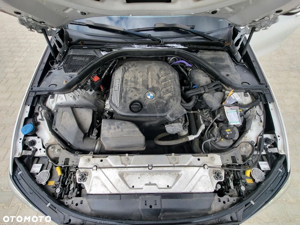 BMW Seria 3 318d Sport Line - 38