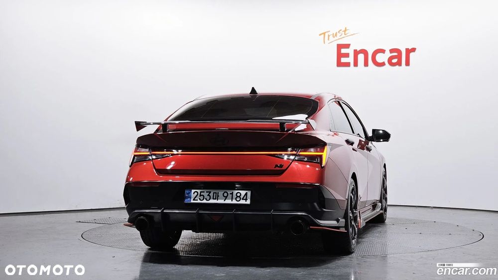 Hyundai Elantra - 4