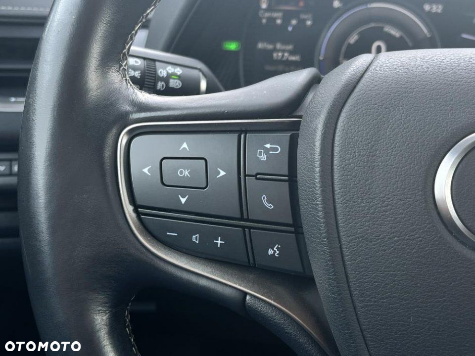 Lexus UX - 31