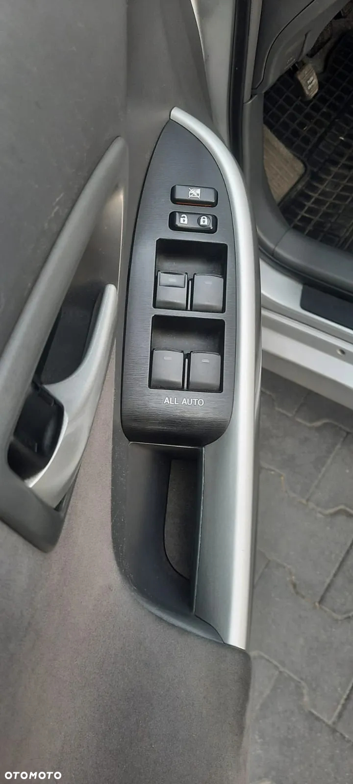 Toyota Prius (Hybrid) - 8