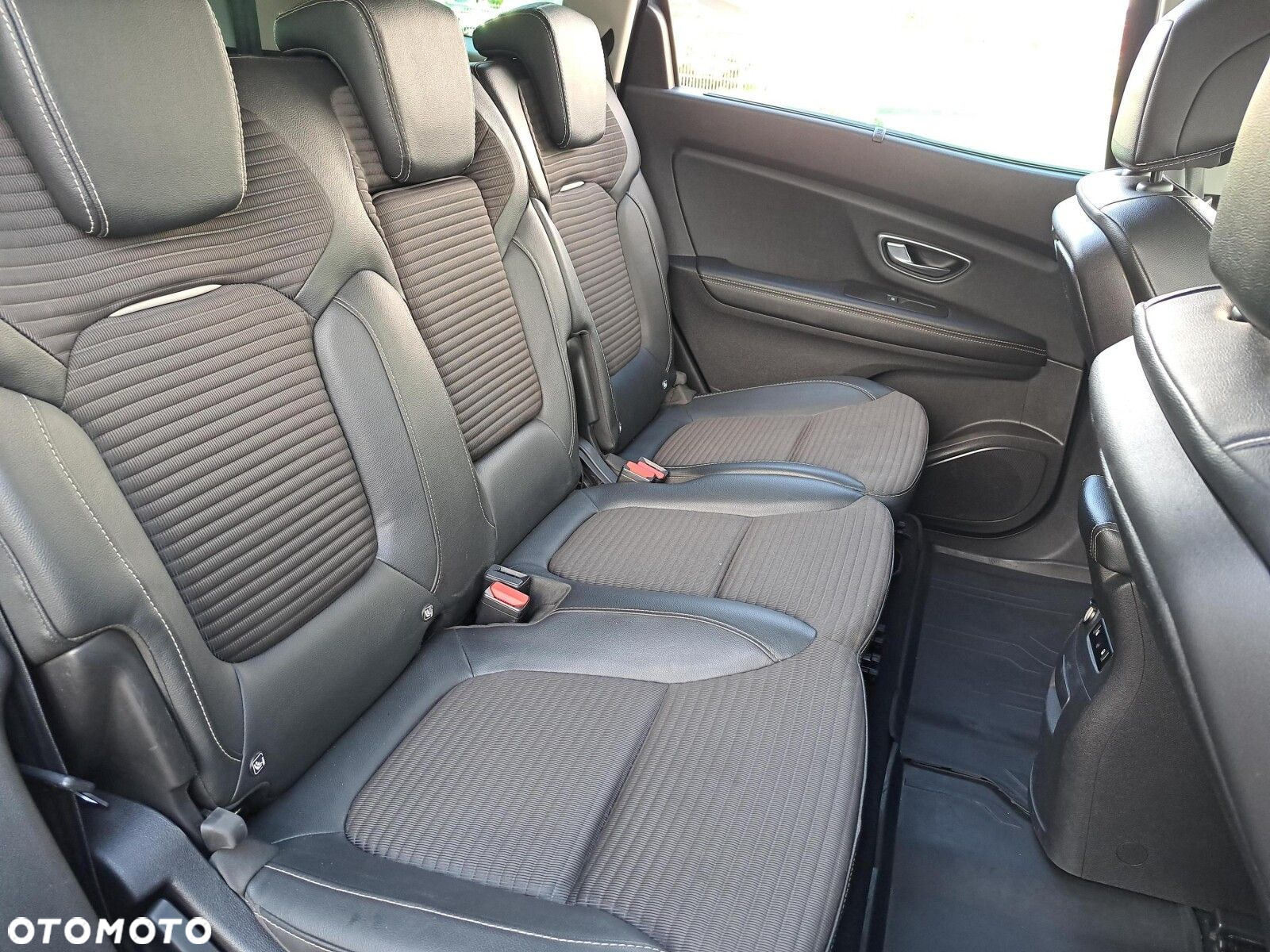 Renault Scenic 1.3 TCe FAP Intens EDC - 17