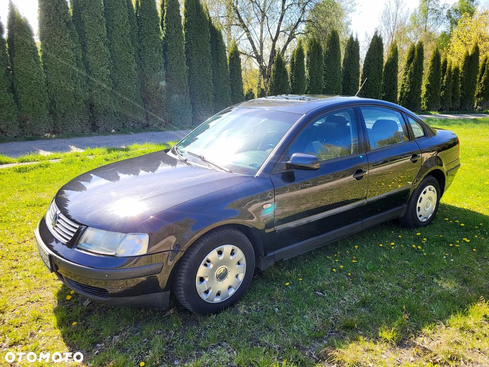 Volkswagen Passat - 1