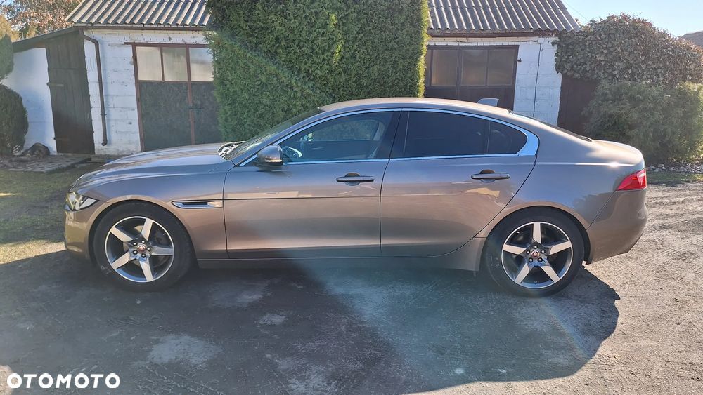 Jaguar XE 2.0 D Prestige - 5