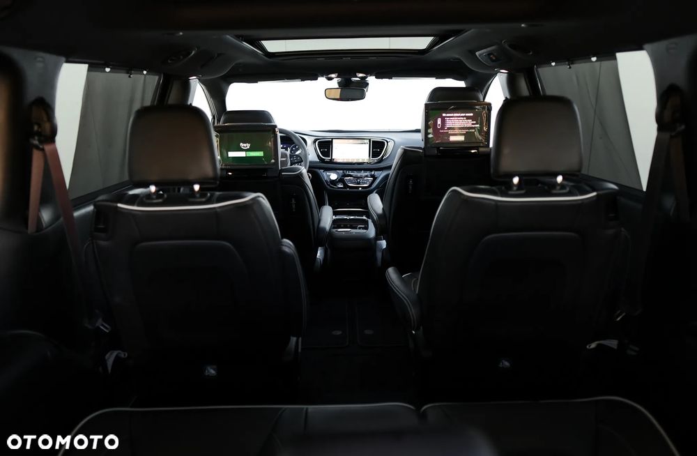 Chrysler Pacifica - 27