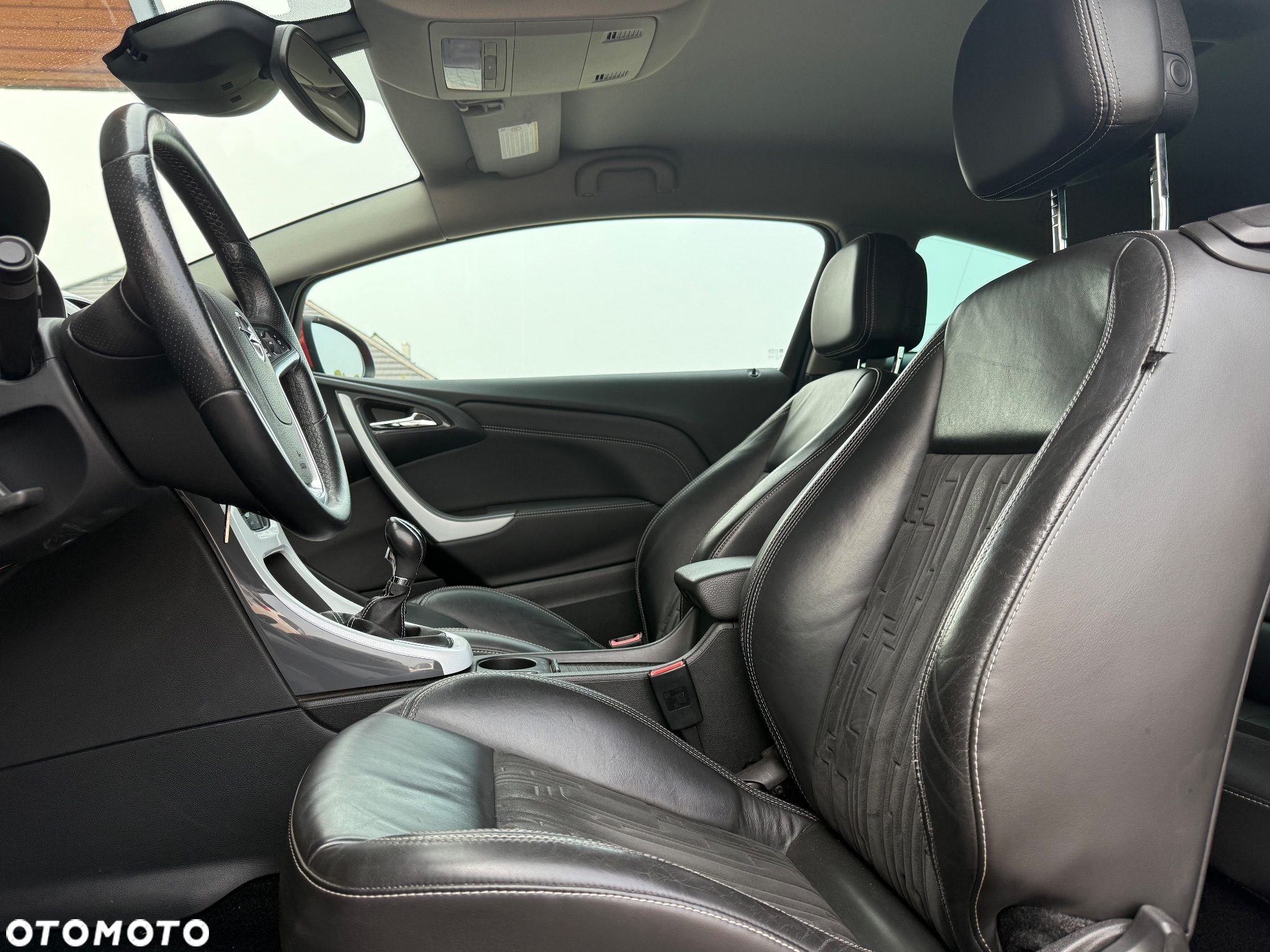 Opel Astra GTC 1.6 Turbo Innovation - 11