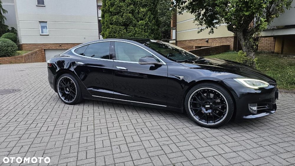 Tesla Model S - 3