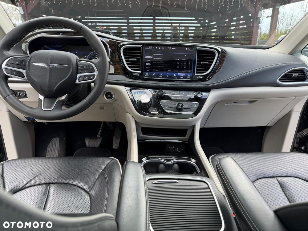 Chrysler Pacifica - 29