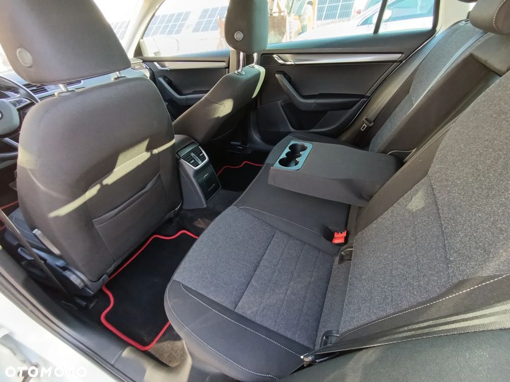 Skoda Octavia 2.0 TDI DSG Soleil - 4