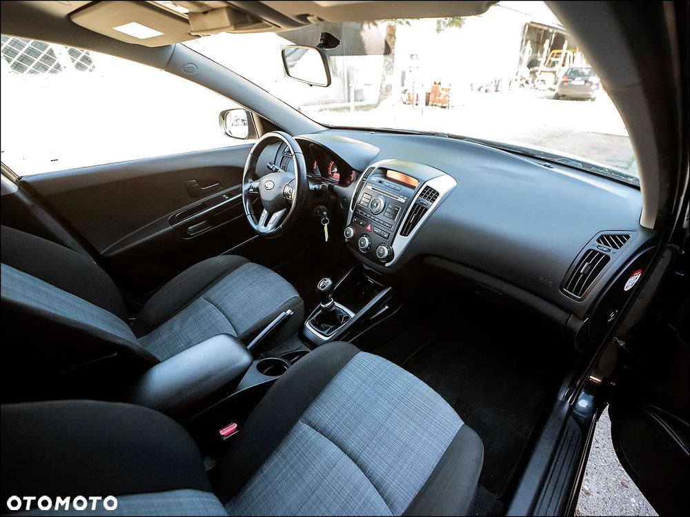 Kia Ceed - 14