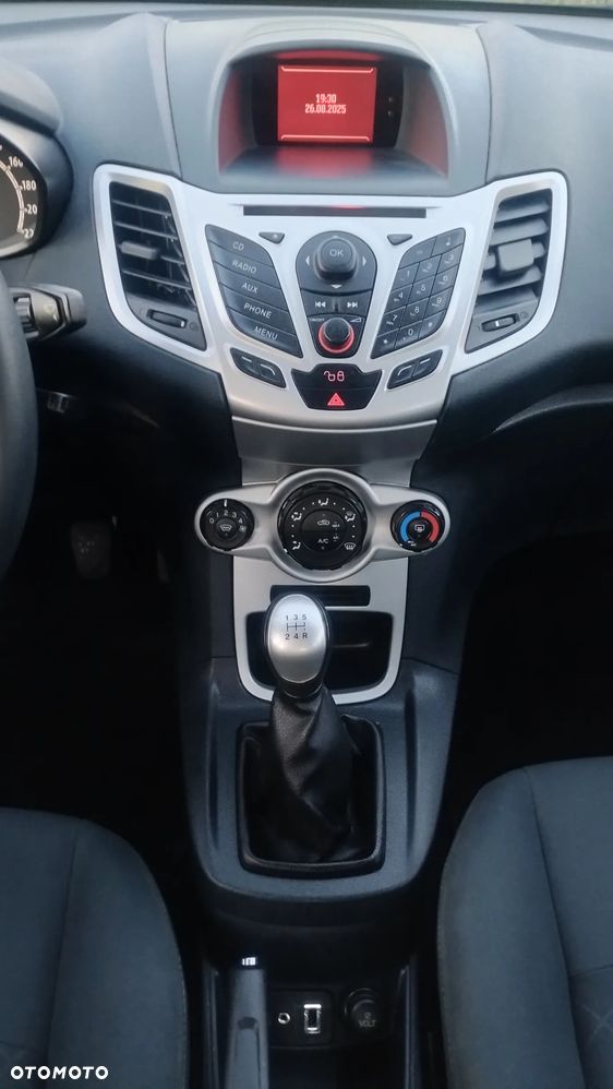 Ford Fiesta 1.25 Champions Edition - 18