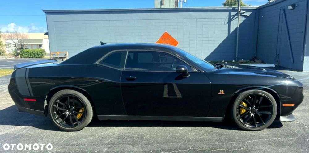 Dodge Challenger - 8