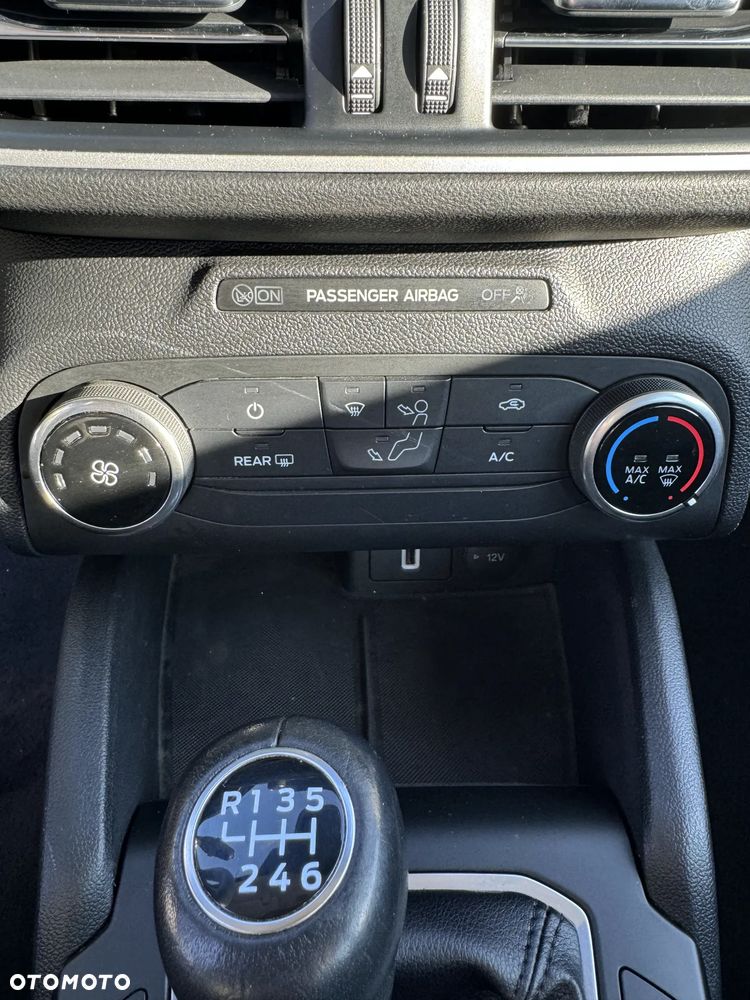 Ford Focus 1.5 EcoBlue Start-Stopp-System TITANIUM DESIGN - 24