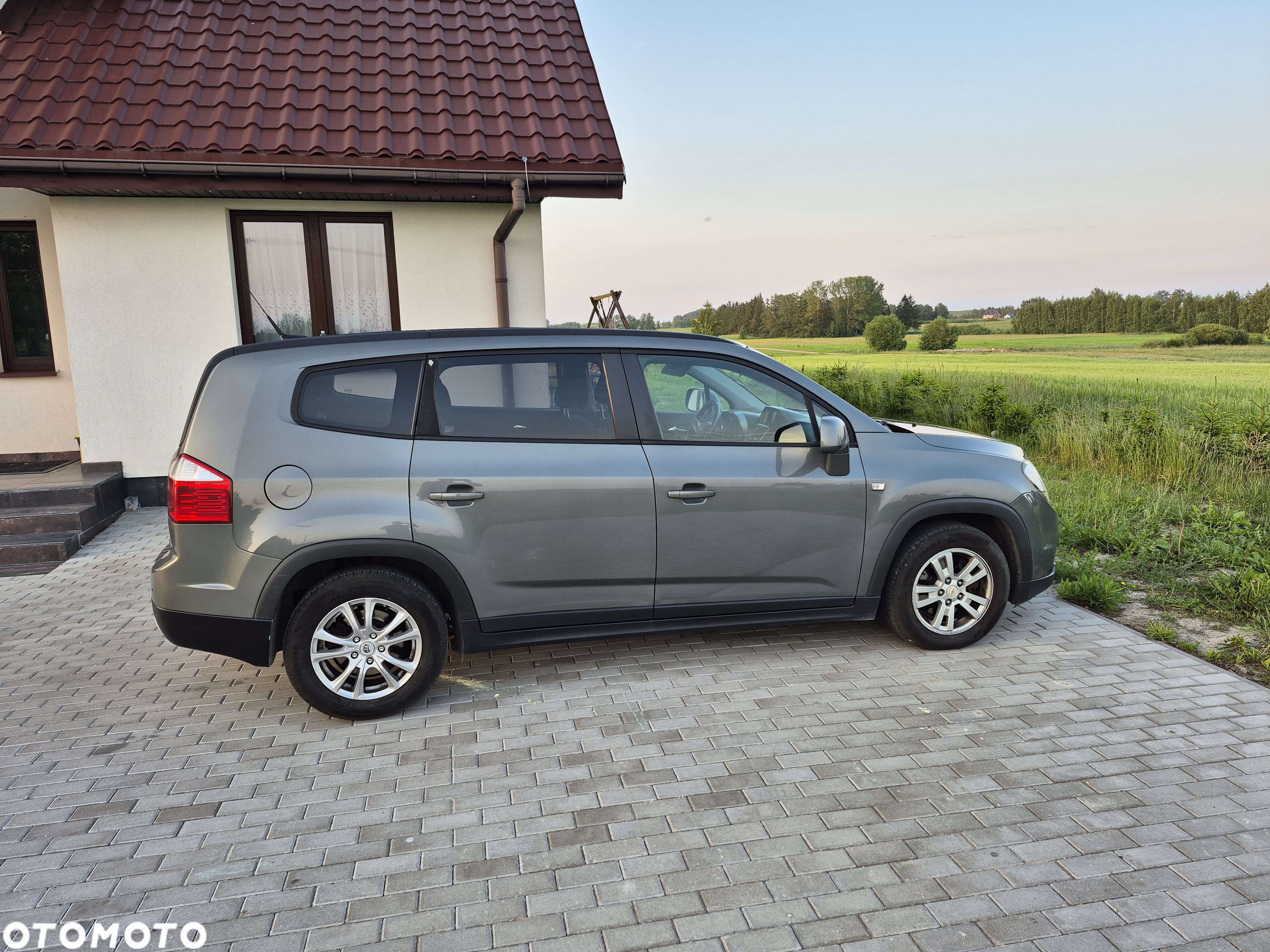 Chevrolet Orlando - 12