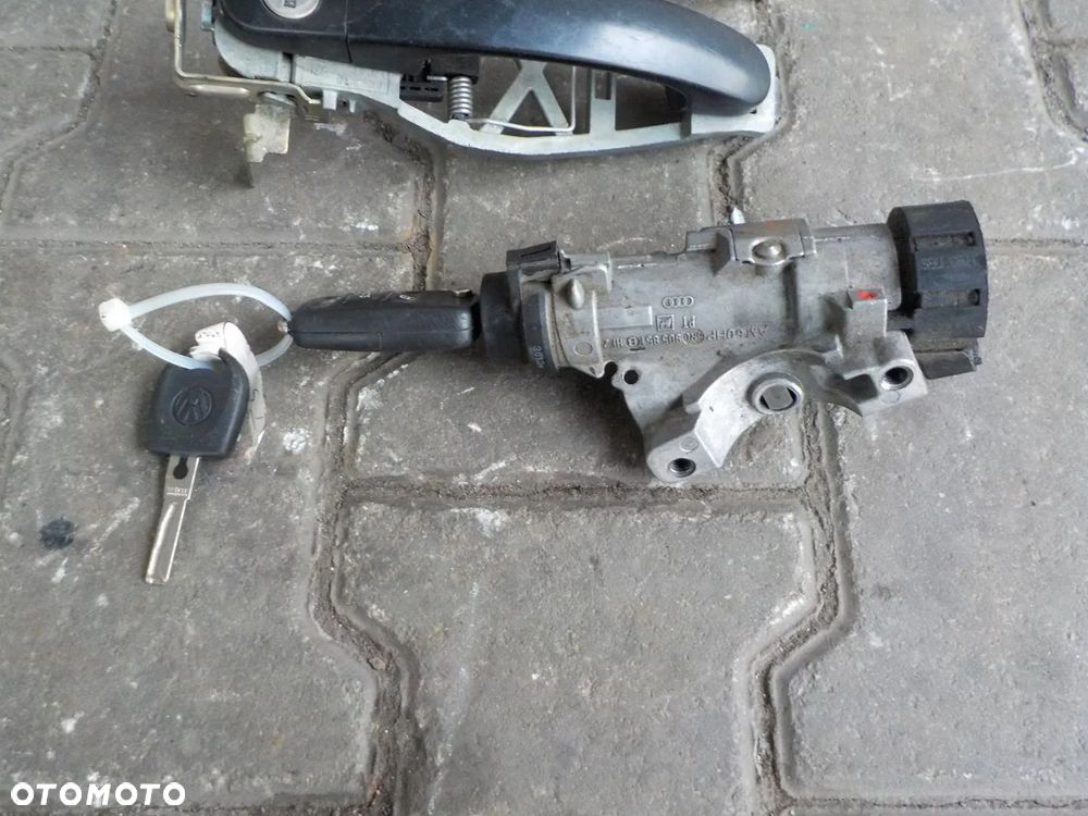 VW T5 LIFT STACYJKA  KLAMKA LEWA PRAWA WKŁADKA - 3