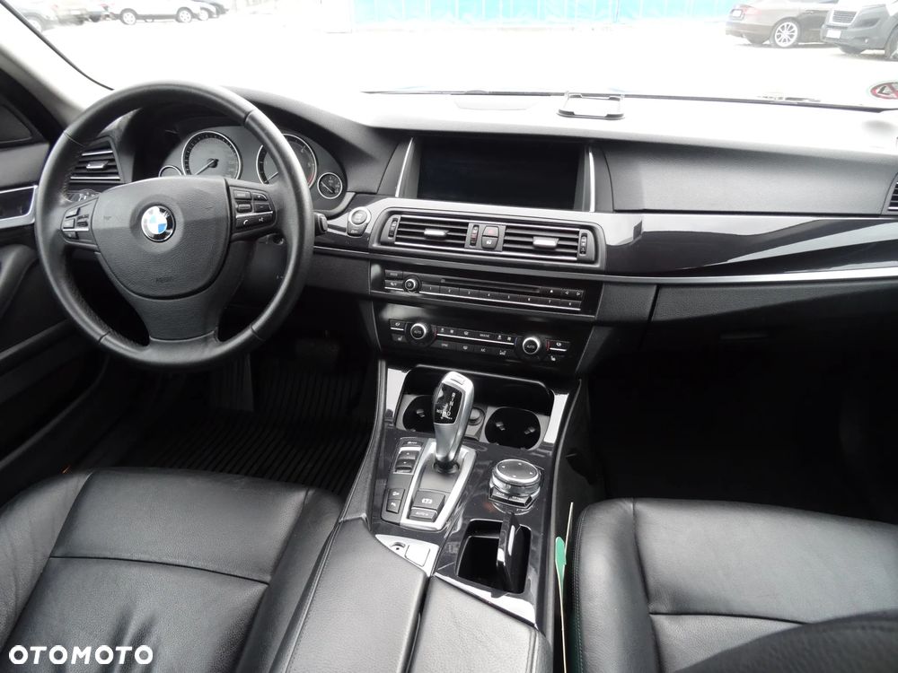 BMW Seria 5 525d xDrive Sport-Aut - 13