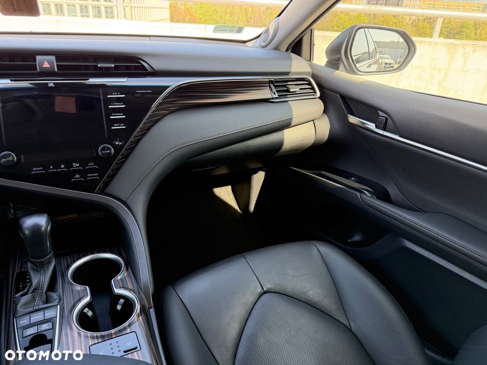 Toyota Camry 2.5 Hybrid Executive CVT - 21