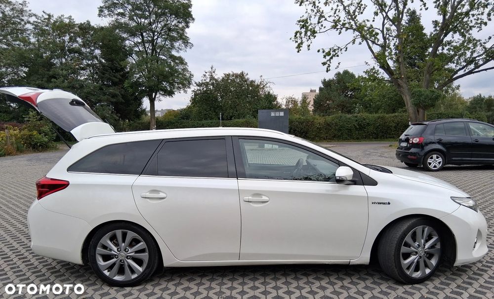 Toyota Auris 1.8 HSD Luna - 2