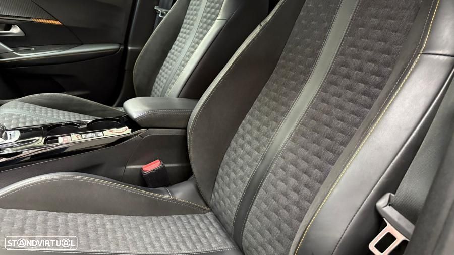 Peugeot 2008 1.2 PureTech Allure Pack EAT8 - 24