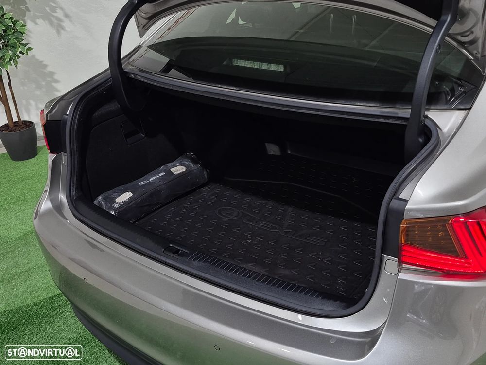 Lexus IS 300H Executive - 44