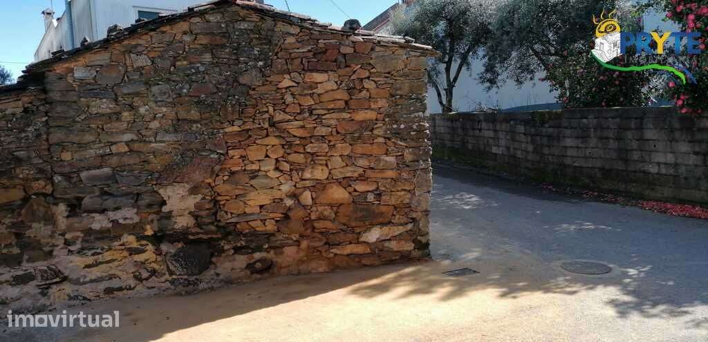 Moradia para restaurar situada na Freguesia do Troviscal - Grande imagem: 2/6